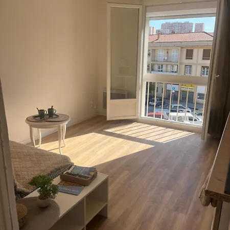 Bienvenue A Emplacement Ideal דירה *